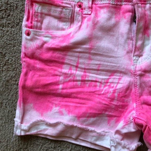 NWT Kids Pink tie dye jean shorts - Picture 2 of 5